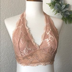 Day Trip • Buckle, V-Neck Lace Halter Braletter